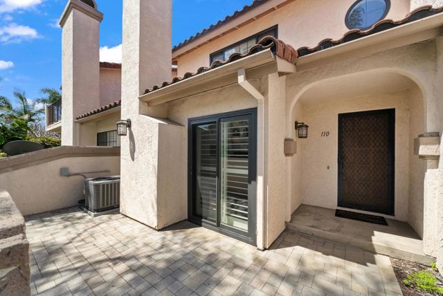 7636 Palmilla Drive, San Diego CA: https://media.crmls.org/mediaz/88b57243-ab0a-4dd7-b47c-2e735f3f82ac.jpg