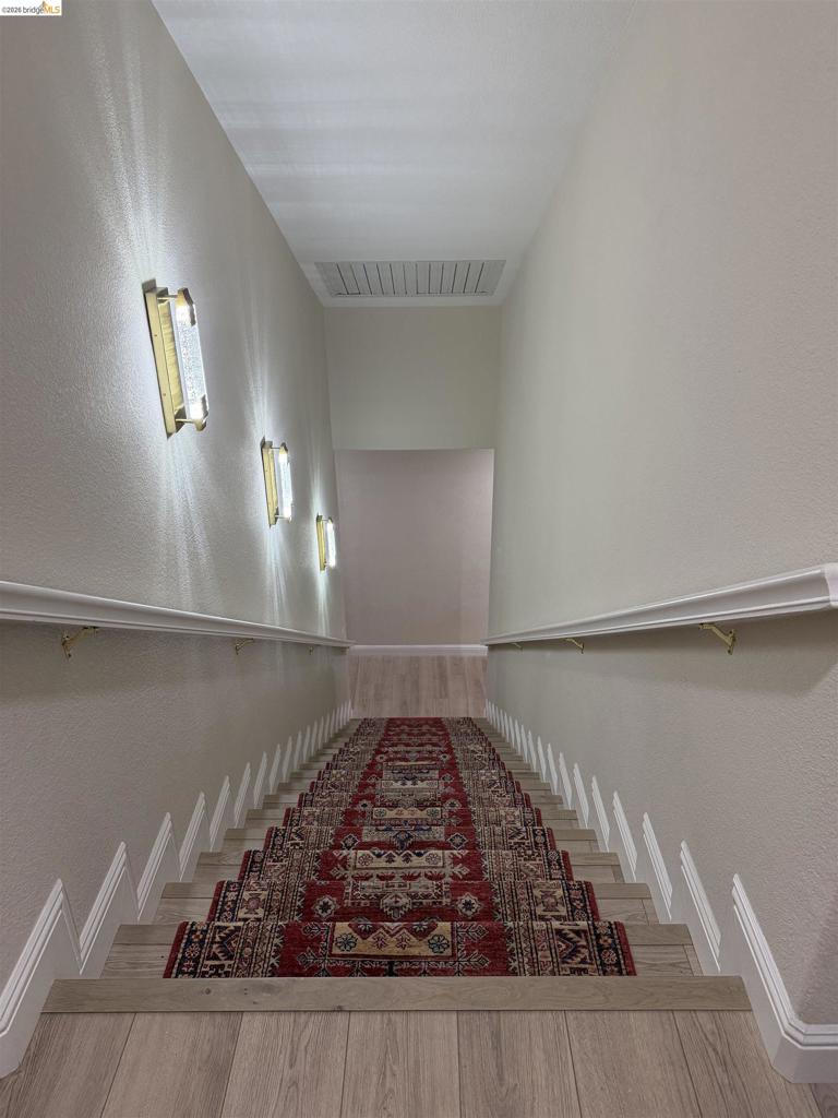 https://media.crmls.org/mediaz/88b58858-4e1b-472a-b4ed-0903e877c9a2.jpg?preset=X-Large