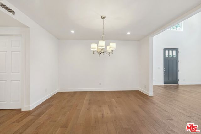 5114 Cedros Avenue, Sherman Oaks CA: https://media.crmls.org/mediaz/88b58a90-6adb-4b39-8254-4e4ab13d1d3b.jpg