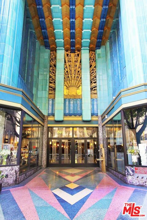 849 S Broadway, Los Angeles CA: https://media.crmls.org/mediaz/88b6a5cd-e177-47c9-a6e0-3218c94e9b95.jpg