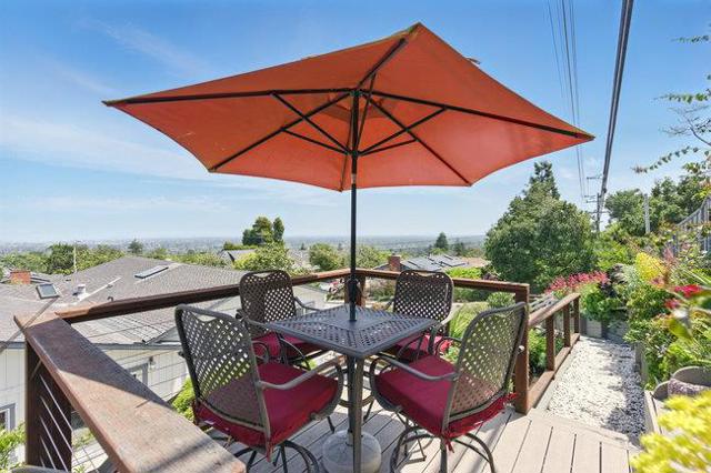 698 Emerald Hill Road, Redwood City CA: https://media.crmls.org/mediaz/88b705c6-9212-46d5-8e41-24644b1e3506.jpg