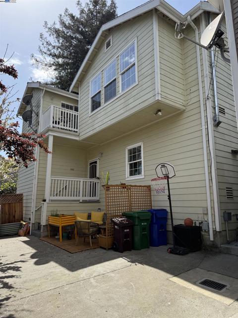 3241 Davis Street, Oakland CA: https://media.crmls.org/mediaz/88b74b73-2e5d-461c-8992-d2cf23d162f2.jpg