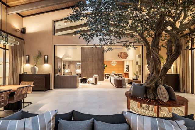 6005 La Jolla Scenic Dr S, La Jolla CA: https://media.crmls.org/mediaz/88b74ca7-c7d3-40e9-a213-78232274d6e1.jpg