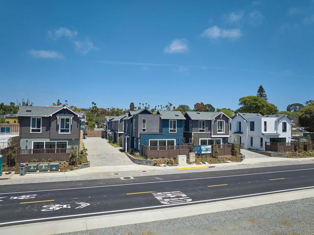 569 N Vulcan Ave, Encinitas CA: https://media.crmls.org/mediaz/88b89371-eb97-47dd-8b71-45c33cfa83e9.jpg