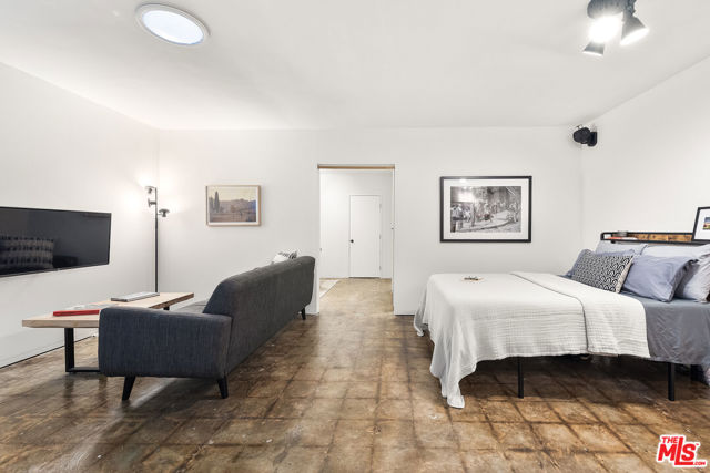 10959 Venice Boulevard, Los Angeles CA: https://media.crmls.org/mediaz/88b8ec35-6a99-4c8f-a0d7-7db2b8ad02d0.jpg