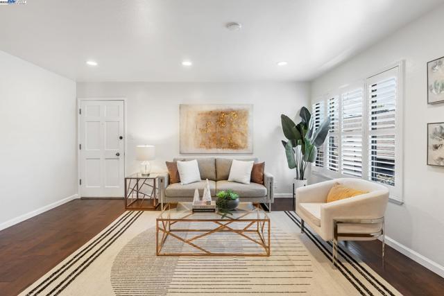 1233 Broadway, Alameda CA: https://media.crmls.org/mediaz/88b9216c-789c-4d74-822e-d33ff5dd12ae.jpg