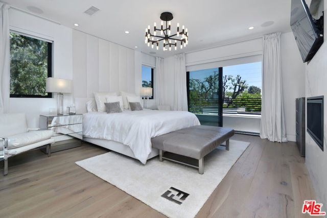 5316 Lennox, Sherman Oaks CA: https://media.crmls.org/mediaz/88b92300-cd67-4f29-a898-6f211c0310e6.jpg