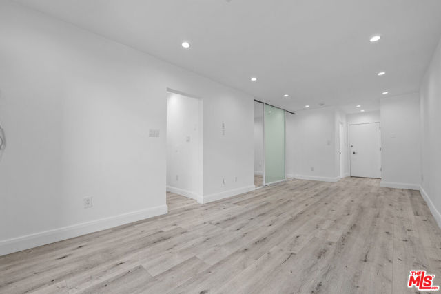 960 Larrabee Street, 328 photo 8