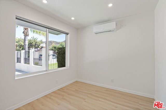 23906 1/2 Darbun Drive, Newhall CA: https://media.crmls.org/mediaz/88ba3880-b487-4a64-99b0-f94a2615935d.jpg