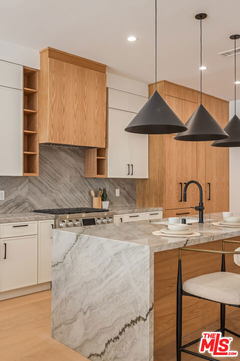 5110 Orange Place, Los Angeles CA: https://media.crmls.org/mediaz/88baeb08-461d-403c-b4d3-4f6369ba9e24.jpg