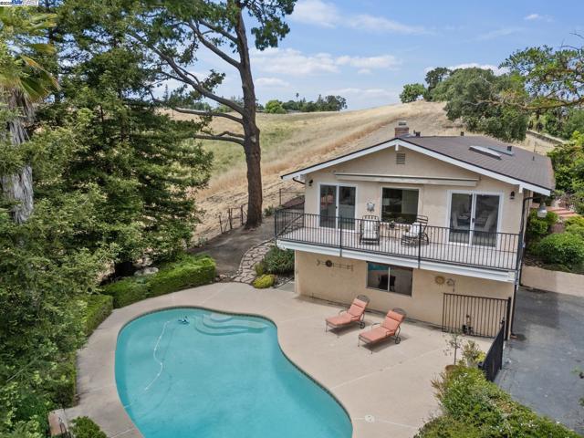 375 Montecillo Dr, Walnut Creek CA: https://media.crmls.org/mediaz/88bb5027-9db0-4545-a44f-d90b3641fe28.jpg