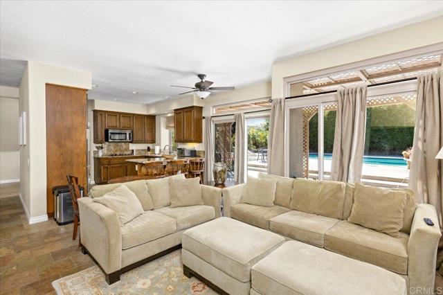 Detail Gallery Image 15 of 39 For 4635 Allende Ave, Oceanside,  CA 92057 - 4 Beds | 3 Baths