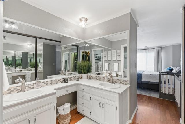 26953 Hayward Blvd, Hayward CA: https://media.crmls.org/mediaz/88bbb122-2b2f-4d71-9dd7-c0dd2dfaae30.jpg