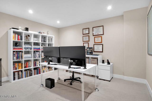 4953 Kilburn Court, Oak Park CA: https://media.crmls.org/mediaz/88bc101d-2261-420f-9e79-50a7d873d8f8.jpg