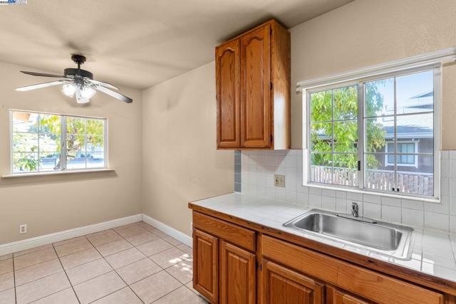 2825 Marlborough Avenue, Redwood City CA: https://media.crmls.org/mediaz/88bcda97-a16e-48d1-ae08-a768c4c3d967.jpg