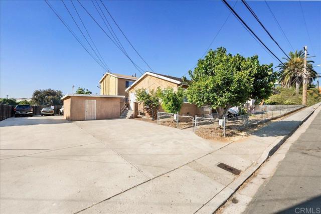 6736 40 Kelly Street, San Diego CA: https://media.crmls.org/mediaz/88bd4a7d-0898-452d-96a6-5b052864ef65.jpg