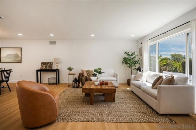 17283 Montero Rd, San Diego CA: https://media.crmls.org/mediaz/88bd5cba-bd7f-4eb2-a974-f7c6011a0669.jpg