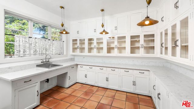 2003 La Brea Terrace, Los Angeles CA: https://media.crmls.org/mediaz/88bdb909-72bd-4334-ad61-841328fb2e55.jpg