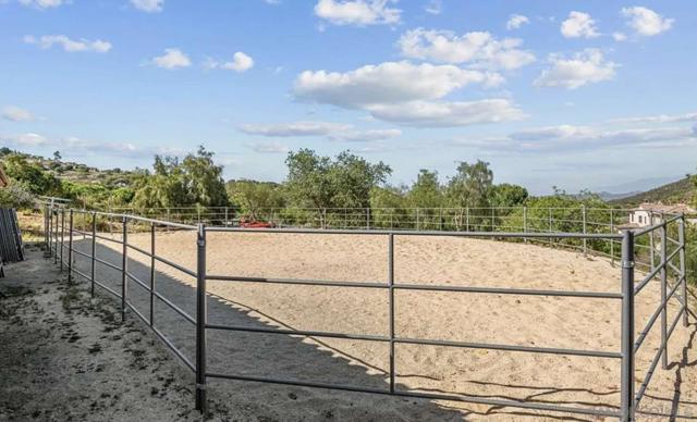 21100 Paseo Montana, Murrieta CA: https://media.crmls.org/mediaz/88be2b30-0121-4652-819d-8871ce3ef3c2.jpg