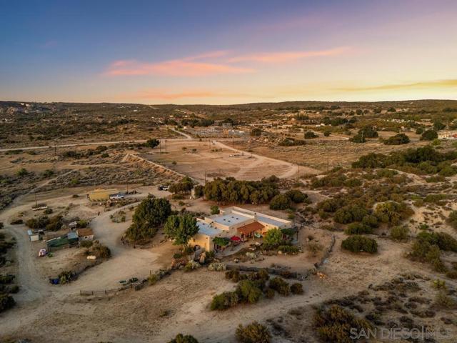 40760 Old Highway 80, Boulevard CA: https://media.crmls.org/mediaz/88be791a-94d8-4773-8de0-6a19bb9322e4.jpg
