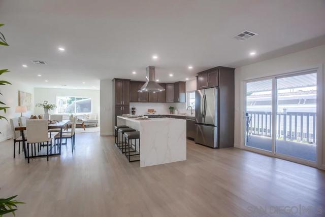 7224 San Benito, Carlsbad CA: https://media.crmls.org/mediaz/88bf56d6-5ef7-402c-862f-2949feebc4c6.jpg