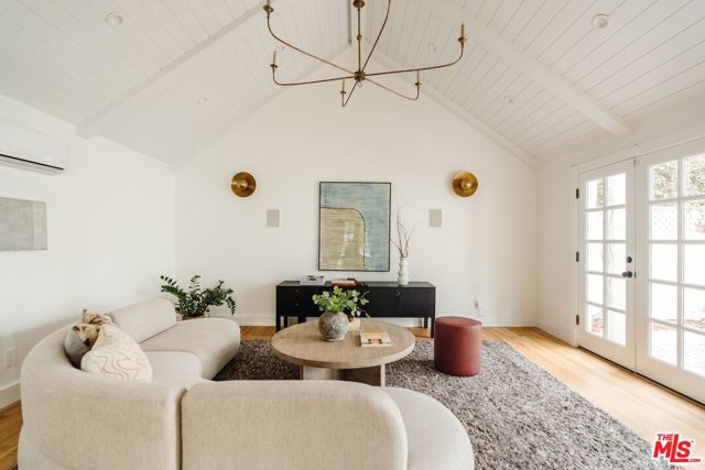 226 N Arden Boulevard, Los Angeles CA: https://media.crmls.org/mediaz/88bf7d9c-1b00-405f-8b4c-292b3669b73b.jpg