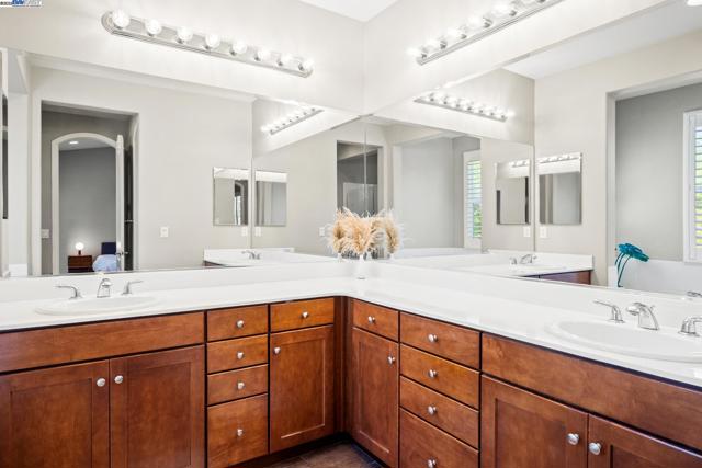 1736 Cottswald St, Danville CA: https://media.crmls.org/mediaz/88bffba7-fe82-4a85-b946-02fcac25b889.jpg