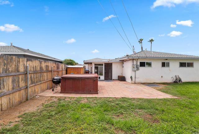 462 Carnation Avenue, Imperial Beach CA: https://media.crmls.org/mediaz/88c01f7c-971e-4c24-a10d-6f19c6895c27.jpg