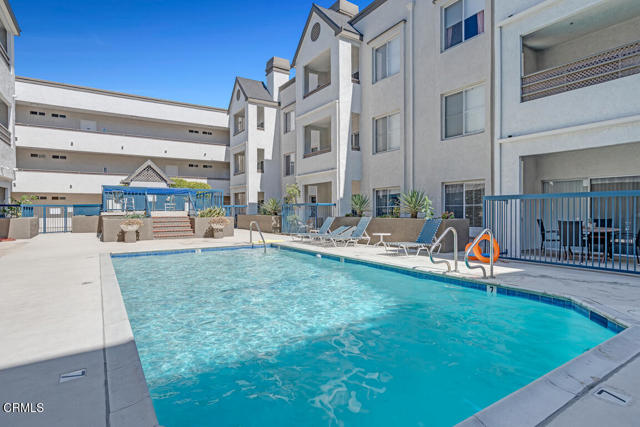 300 N El Molino Avenue, Pasadena CA: https://media.crmls.org/mediaz/88c18a26-6e1b-461d-b6e2-962fd4e666e3.jpg
