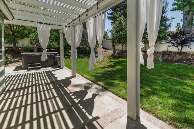 42059 Avenida Vista Ladera, Temecula CA: https://media.crmls.org/mediaz/88c1bc3f-f35c-476d-839a-e8c1f88d790e.jpg