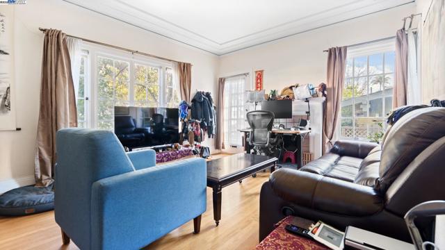1621 E 38Th St, Oakland CA: https://media.crmls.org/mediaz/88c1c38d-6673-48bf-bcd6-26fa6bfdf3c1.jpg