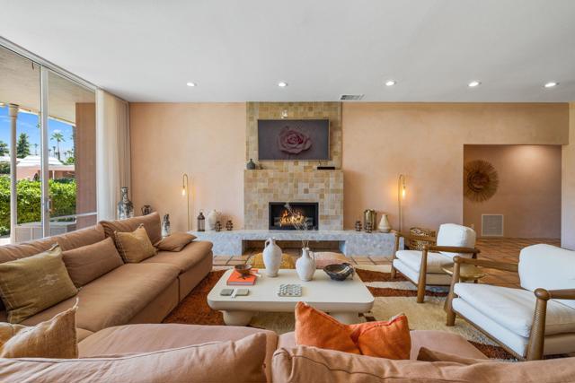 Image 14 of 37 For 73571 El Hasson Circle