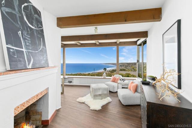 7520 Hillside Dr, La Jolla CA: https://media.crmls.org/mediaz/88c21137-acc0-45c0-ab1e-8d066d966924.jpg