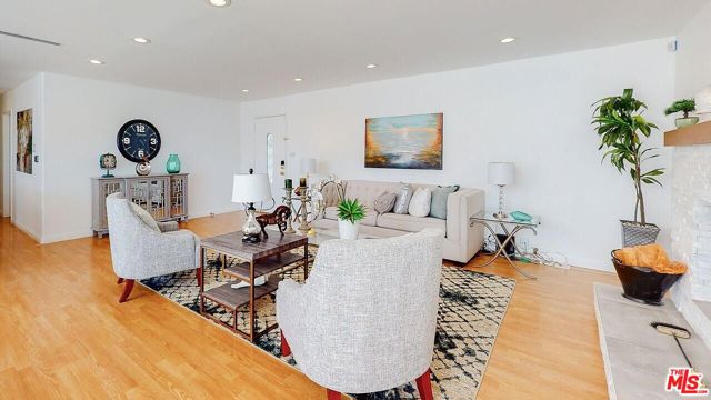 8212 Belford Avenue, Los Angeles CA: https://media.crmls.org/mediaz/88c245ec-3958-4738-bdbd-ae933ae9c74f.jpg
