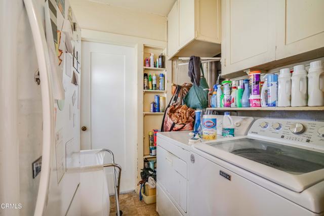 1120 S Burnside Avenue, Los Angeles CA: https://media.crmls.org/mediaz/88c31d03-a4b1-4e6e-8652-b603ae297cd7.jpg