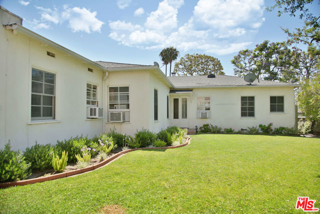 2963 Queensbury Drive, Los Angeles CA: https://media.crmls.org/mediaz/88c372a3-c39a-4bfe-a8c7-14391cf42066.jpg