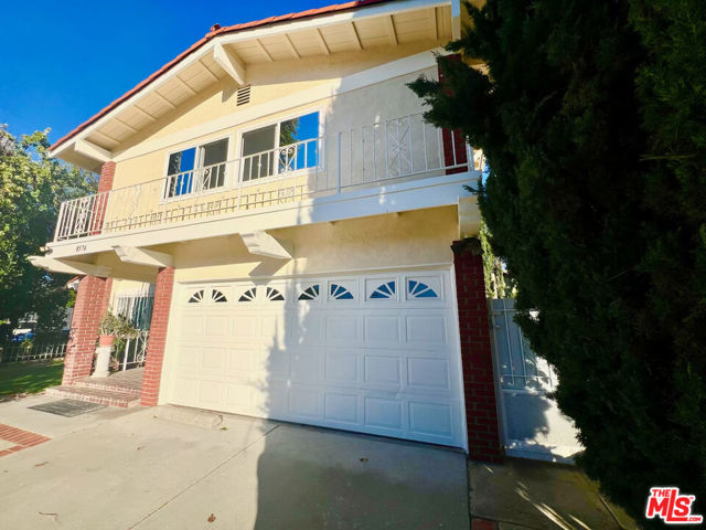 8576 Kelvin Avenue photo 4