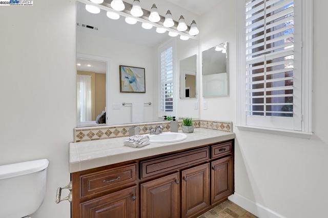 1037 Sunset Creek Ln, Pleasanton CA: https://media.crmls.org/mediaz/88c42ee6-aa8c-479a-891d-855f86c6b437.jpg