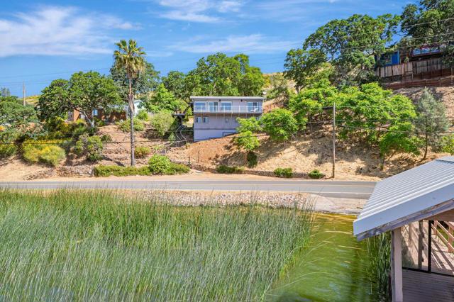 12340 Lakeshore Drive, Clearlake CA: https://media.crmls.org/mediaz/88c45d33-5845-4143-9cbe-45133e0e160b.jpg