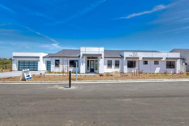 1648 Calle Catalina, Escondido CA: https://media.crmls.org/mediaz/88c53829-8442-410d-a2f3-b2ca26cc0f66.jpg