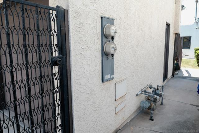 4757 Kensington Dr, San Diego CA: https://media.crmls.org/mediaz/88c548f6-1c77-40d8-8962-2ef24d2da333.jpg