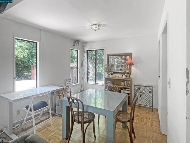 54 Creek Tree Ln, Alamo CA: https://media.crmls.org/mediaz/88c574f2-9cea-42ee-9011-07e6ef3a0355.jpg