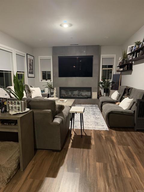 Detail Gallery Image 8 of 39 For 1247 Corte Mendi, Chula Vista,  CA 91913 - 4 Beds | 3/1 Baths