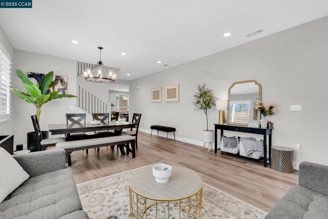 499 Yarrow Dr, Fairfield CA: https://media.crmls.org/mediaz/88c5c546-b2a6-4b21-9018-008b49a890e8.jpg