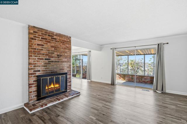 931 N Camino Alto Drive, Vallejo CA: https://media.crmls.org/mediaz/88c678e6-9e9f-41b6-a149-11e459494fd6.jpg