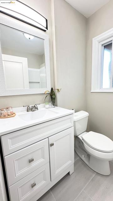 840 Key Route Blvd, Albany CA: https://media.crmls.org/mediaz/88c75dcb-6eb4-4afb-ba6e-c5eaca8a8400.jpg