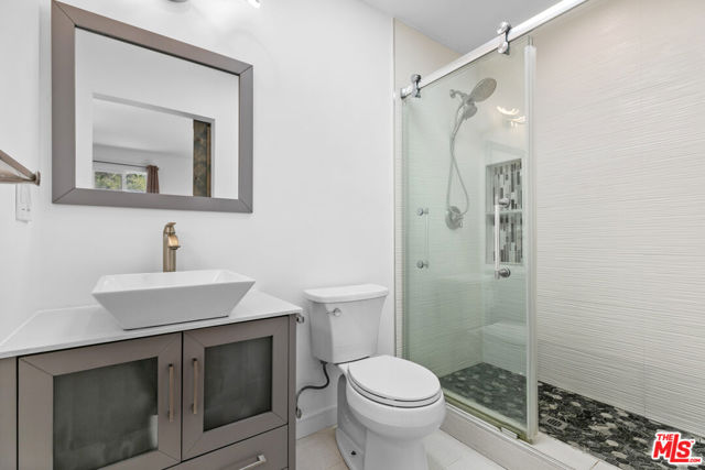 4949 San Feliciano Drive, Woodland Hills CA: https://media.crmls.org/mediaz/88c791d2-bd08-4816-bd5a-bbbed38e29df.jpg