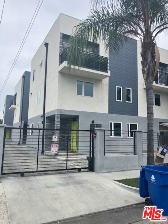11318 Miranda Street, North Hollywood CA: https://media.crmls.org/mediaz/88c82f9d-998d-471a-80a5-c6118aa89c16.jpg