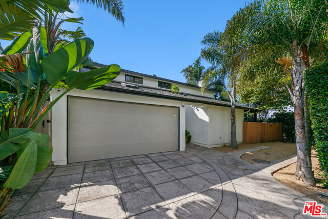 30630 Morning View Drive, Malibu CA: https://media.crmls.org/mediaz/88c90a97-3644-484e-87a5-d0aaa5656776.jpg