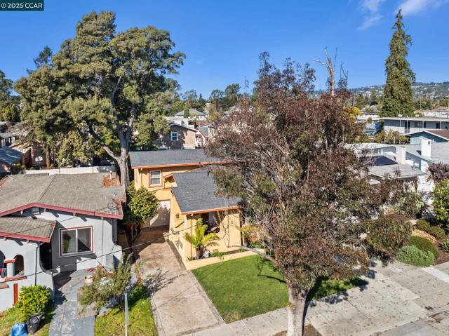 Image 40 of 46 For 2427 35th Ave